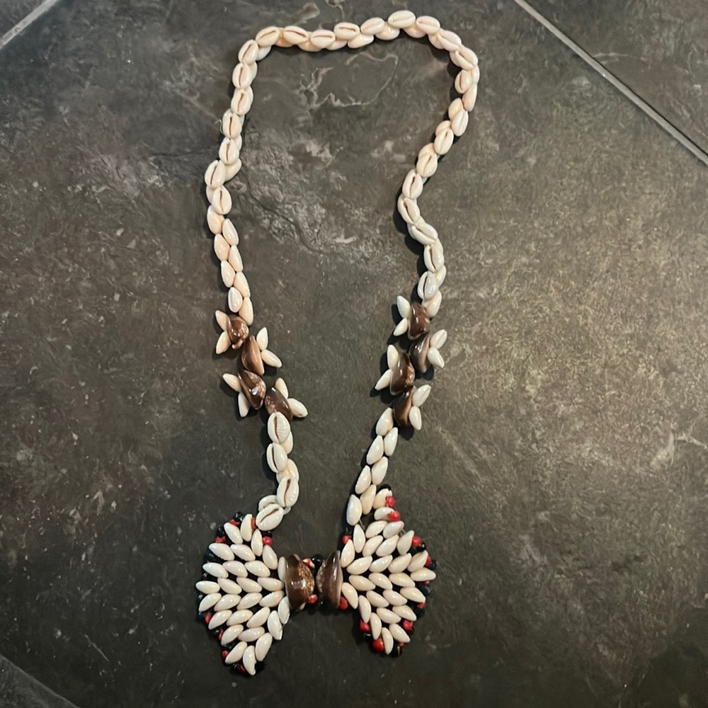 Shell Bow Necklace